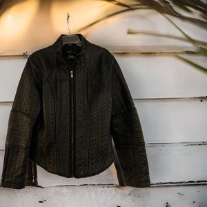 *WINTER CLEARANCE* Heavy Leather Moto Jacket w/ Zipper Detail- Size Large
